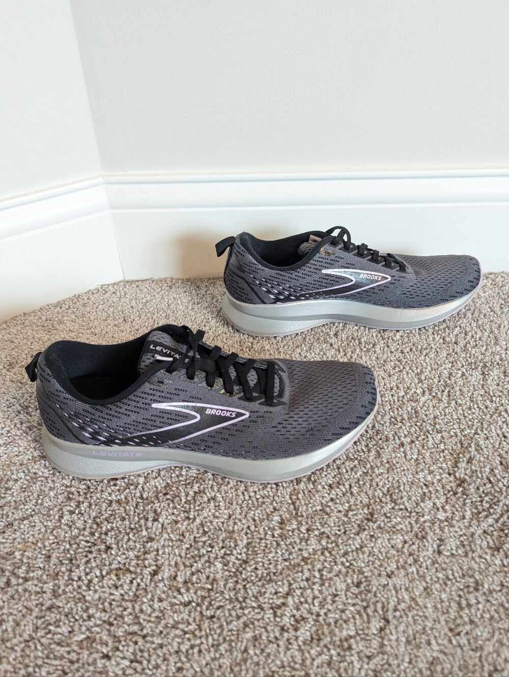 Brooks Levitate 5 Running Shoes - Black Grey Lilac sz 9.5
